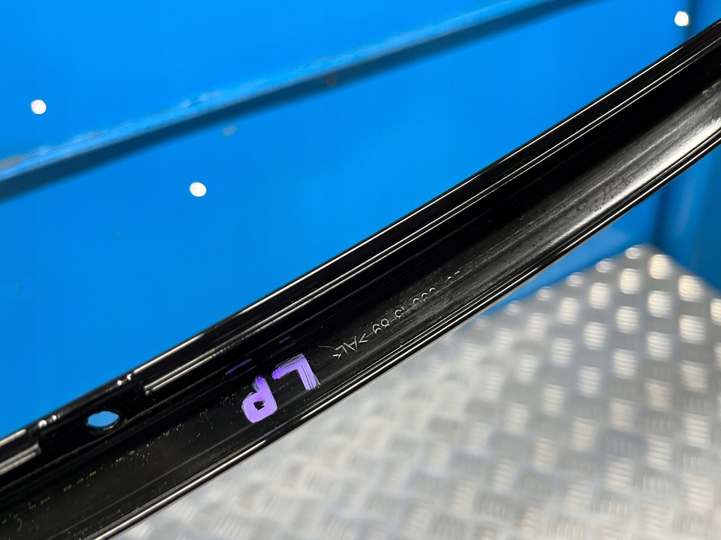 фото №4, Mercedes w251 молдинг вертикальная дверь левый перед