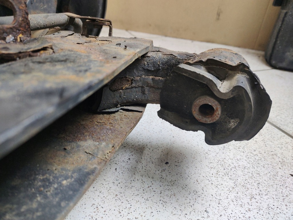 фото №8, Подрамник балка подвеска задняя toyota sienna 3 2011