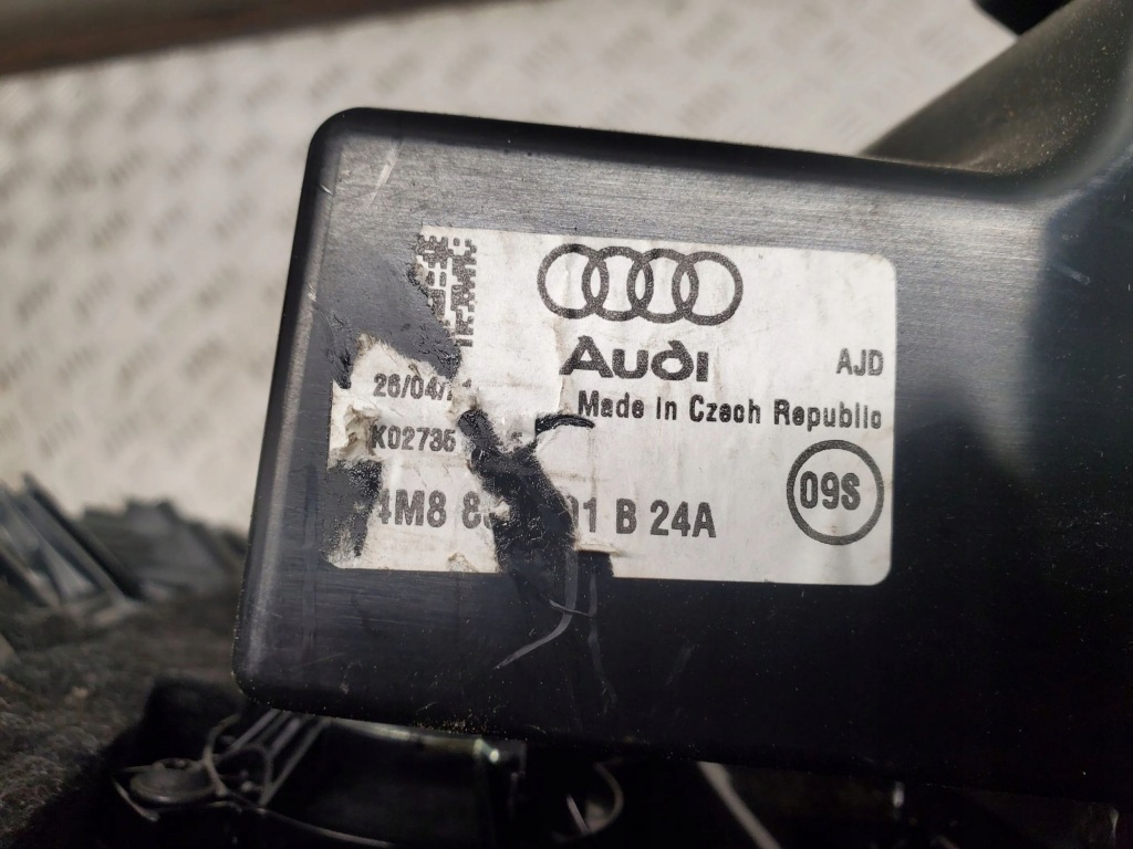 фото №5, Audi q8 2021 перед сторона ліва element панелі приладової панелі / dół