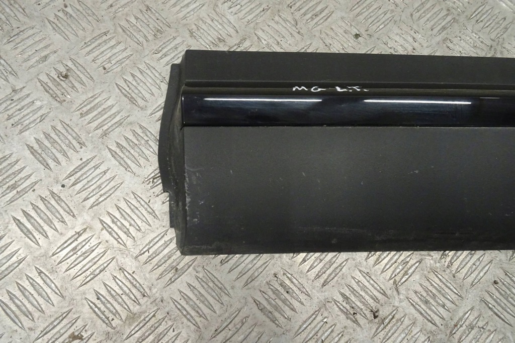 Mg marvel r молдинг дверь задний  задняя левая 22- Цена