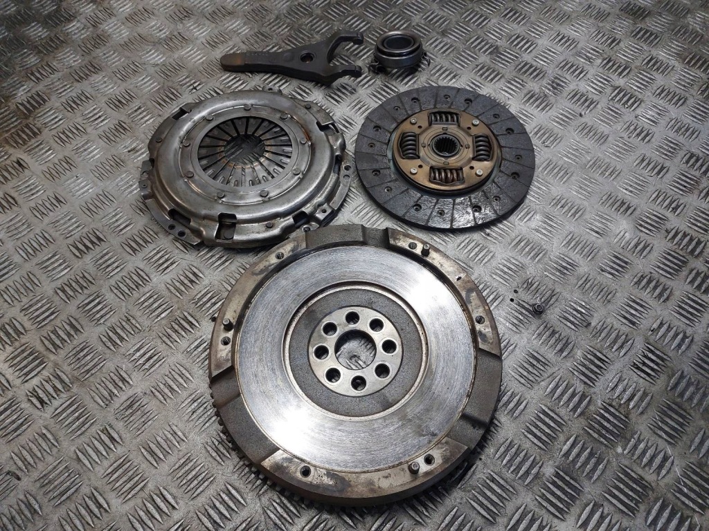 Купити Зчеплення диск притиск колесо маховик toyota corolla e11 lift 2.0 d4d