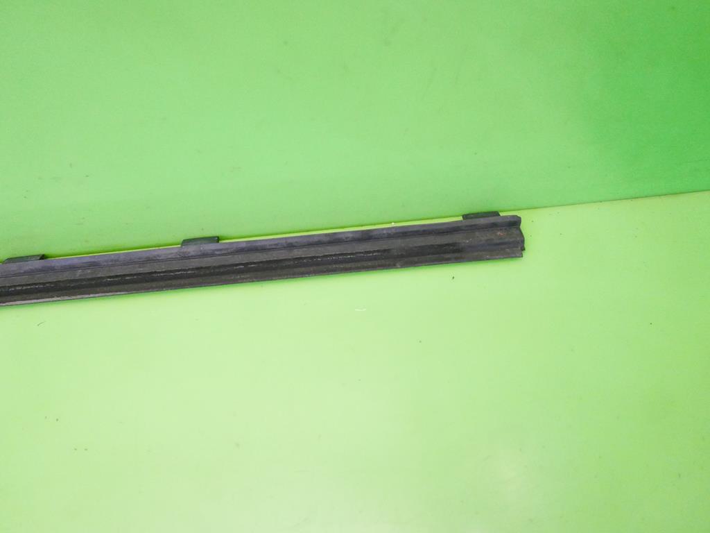 фото №9, Молдинг уплотнитель правая перед vw polo iv 9n hb 3d