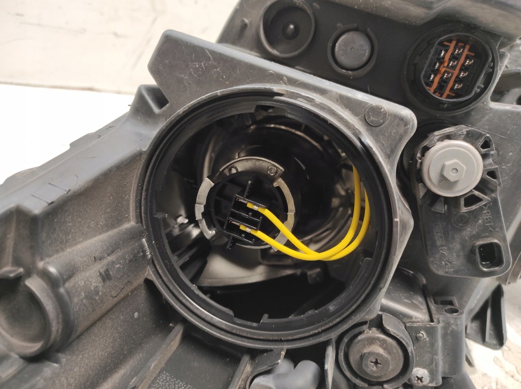 фото №8, Kia carens iv 4 13- лампа права перед лінза + led 92102-a4 - cała