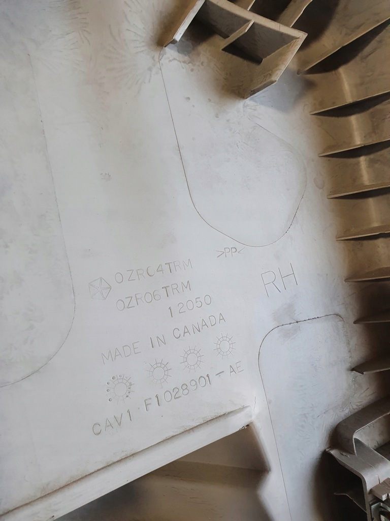 фото №9, Chrysler voyager обшивка багажника правий задня