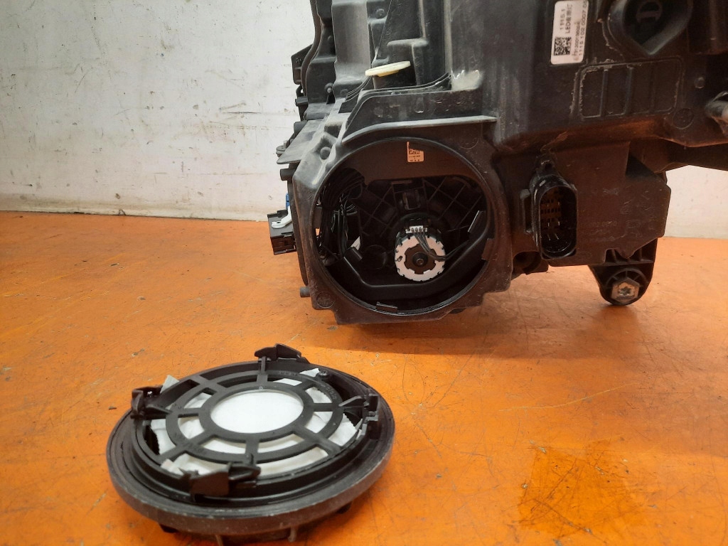 фото №14, Mercedes benz eqc w293 19-23 лампа фара правий перед a2939062801