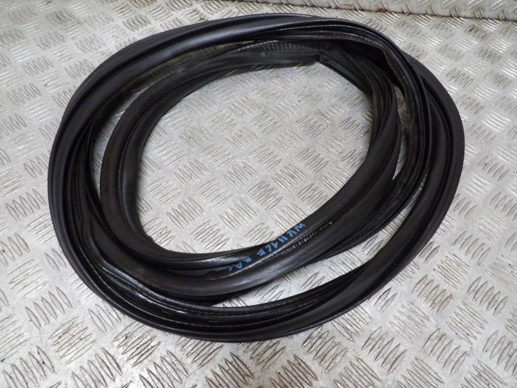 фото №1, Jeep grand cherokee wk2 прокладка багажника