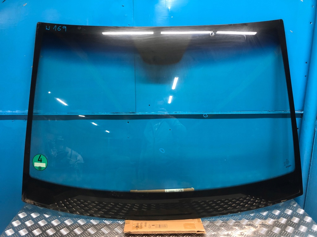 фото №1, Mercedes w169 стекло лобовое перед передняя