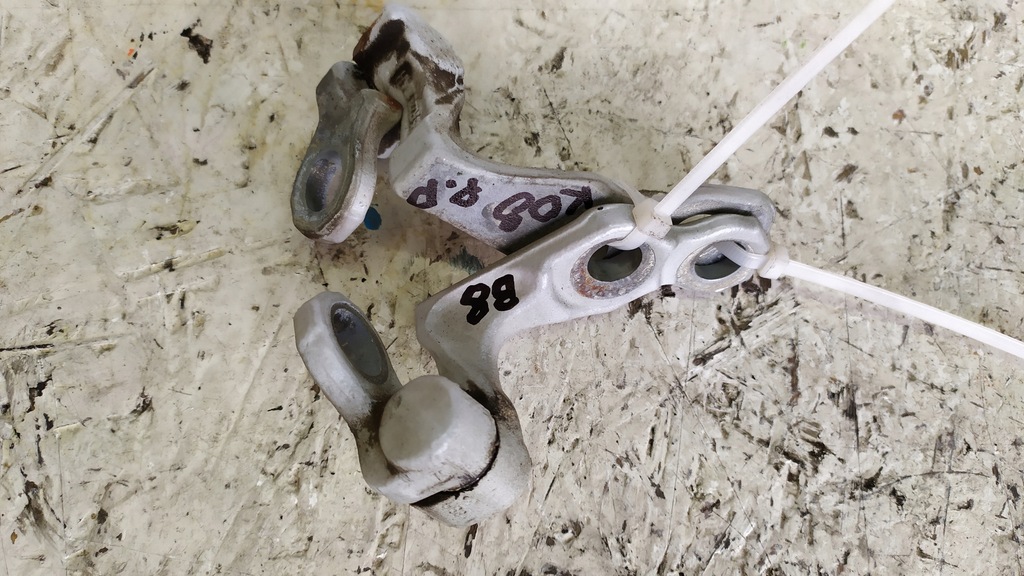 фото №1, Ford kuga mk1 петлі двері правий перед b8