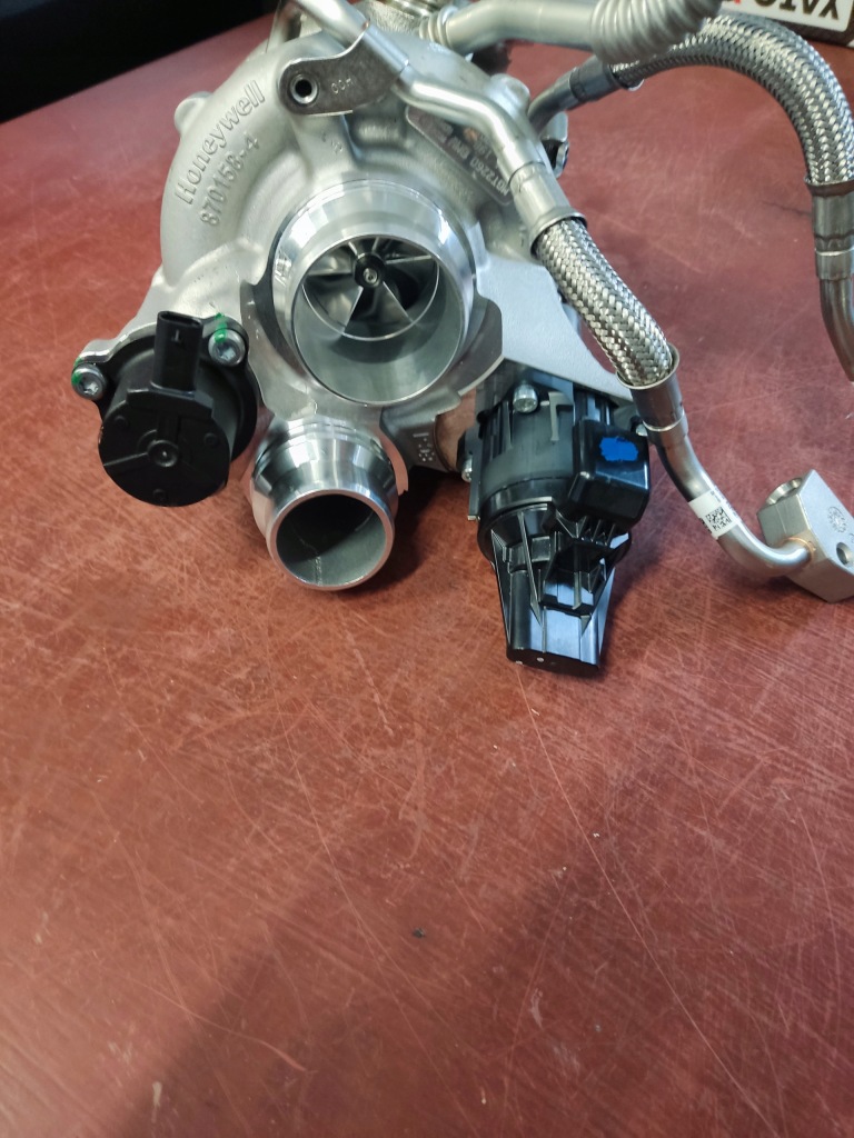 Турбонагнетатель bmw g30 g11 g05 8681198 mgt2260 Доставка