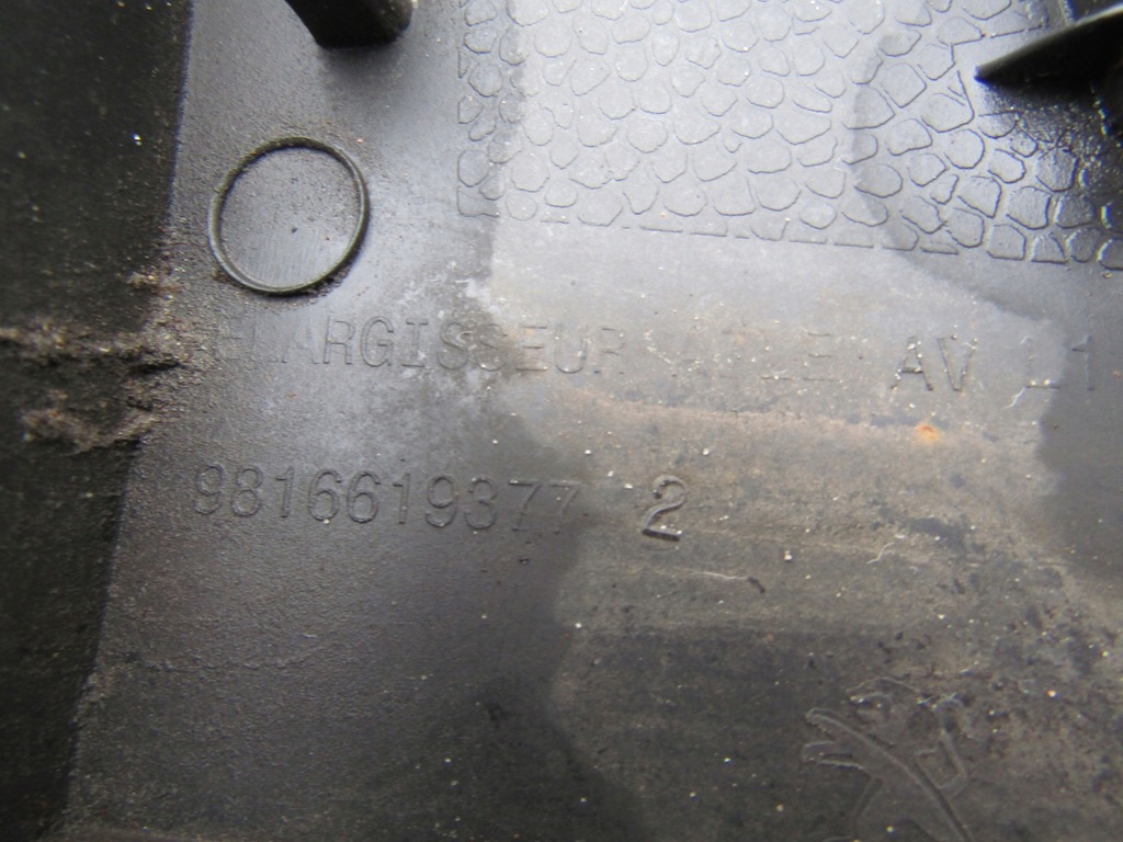 фото №4, Молдинг na крыло peugeot rifter 18- правый перед