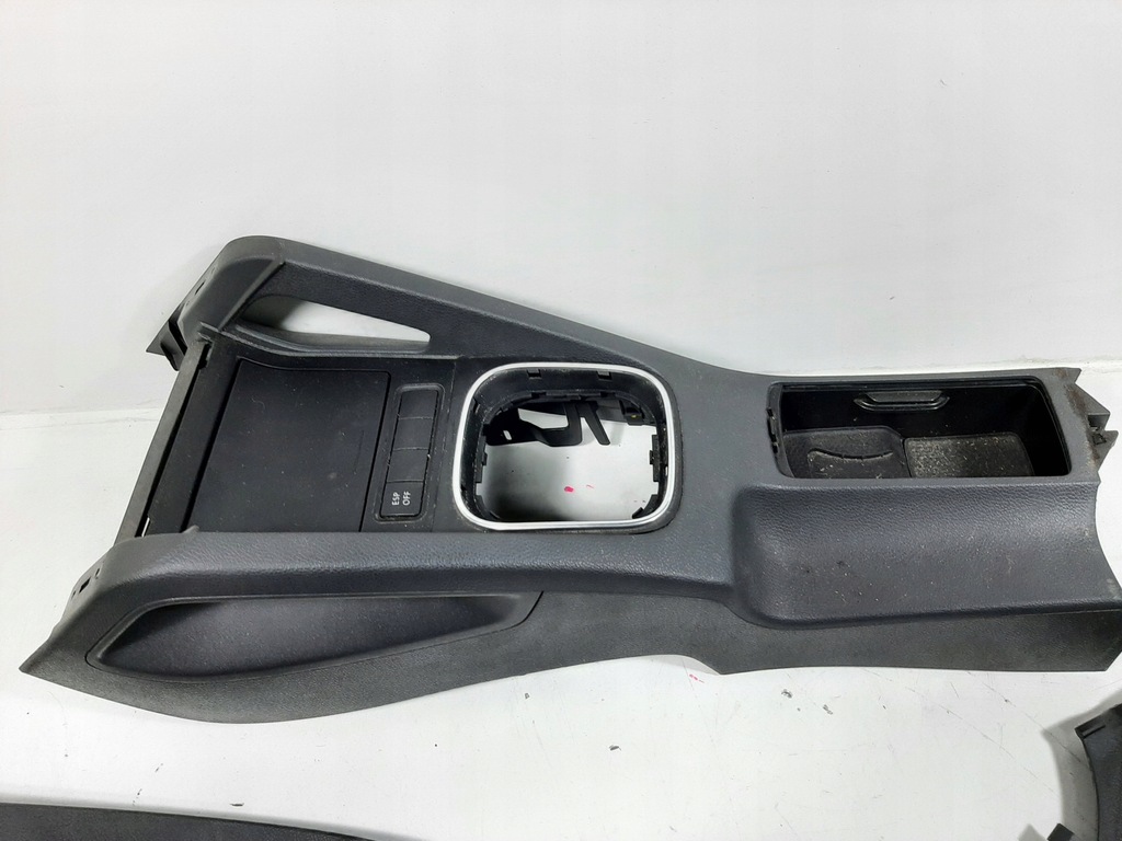 фото №15, Vw golf v 5d hb 06r туннель средний пепельница 1k0863243a