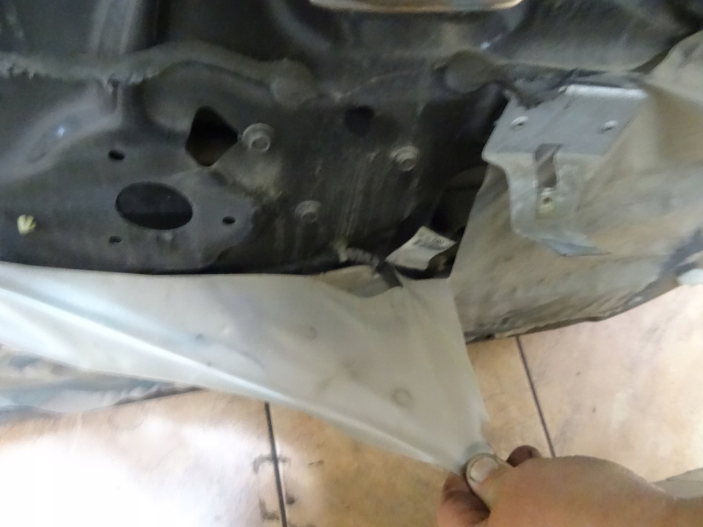 фото №1, Volvo v40 1.9dci 03' механизм правый перед ele