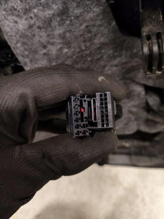 фото №9, Оббивка двері porsche taycan 4s 2022 з правої з задній 9j1864604