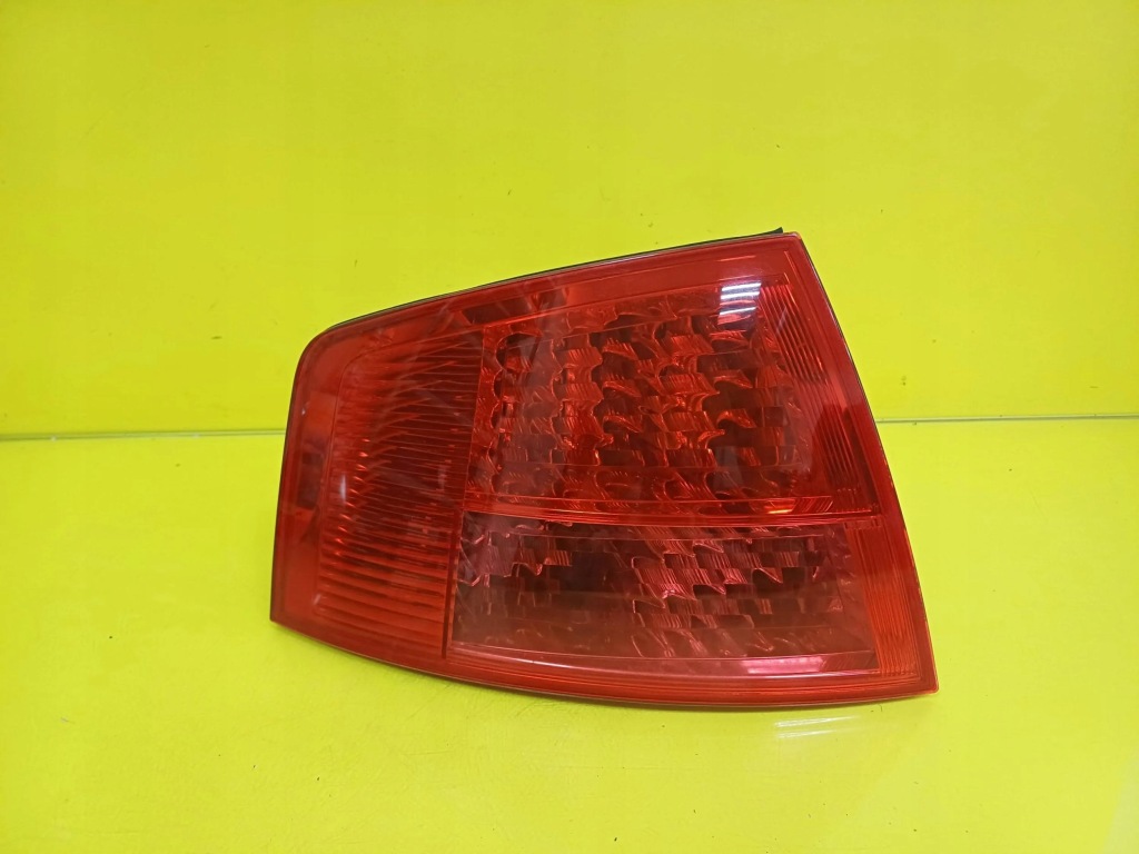 Купить Фара левый задний  led audi a8 d3 396171l без rys трещины nr823