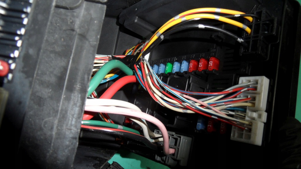 Купить Qashqai 1 j10 рестайлинг  1.5 dci 10r коробка предохранителей 24383jd00a 284b7jd00b