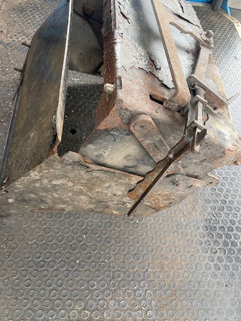 фото №6, Основание корпус коробка аккумулятор renault mascott 3.0