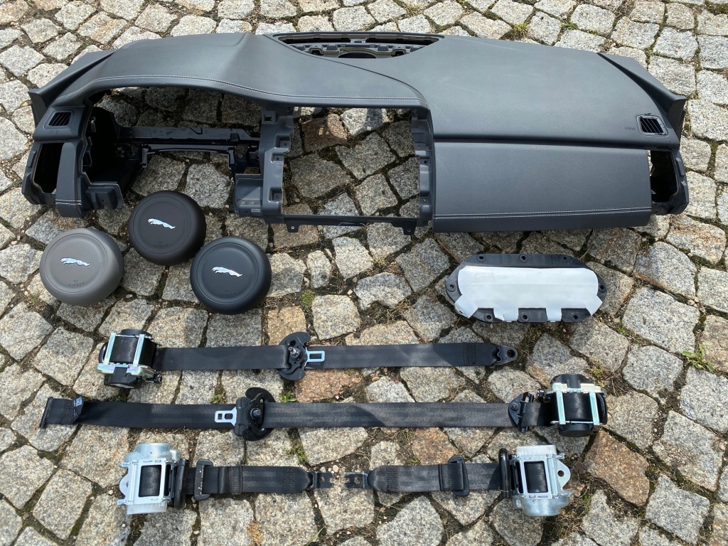 Купити Jaguar e-pace білий nić панель приладів панель  подушки безпеки