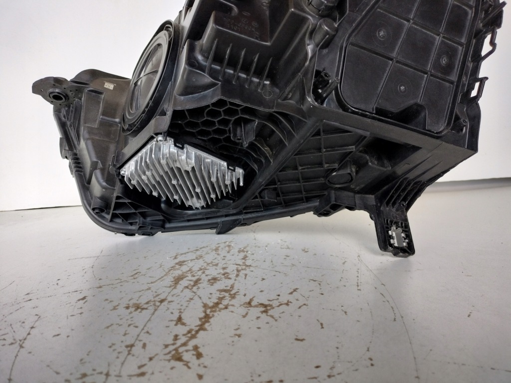 Фара правый  фара audi q3 2 83a 18- full led Киев