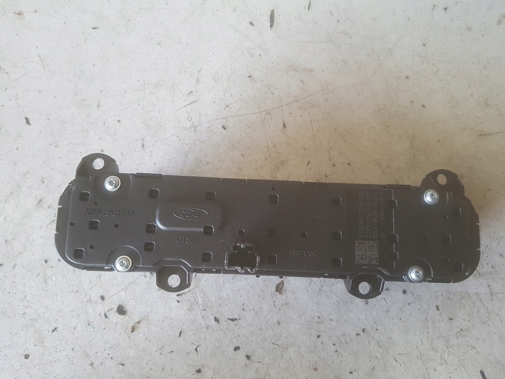 фото №2, Ford fiesta mk8 16r- панель перемикачі радіо