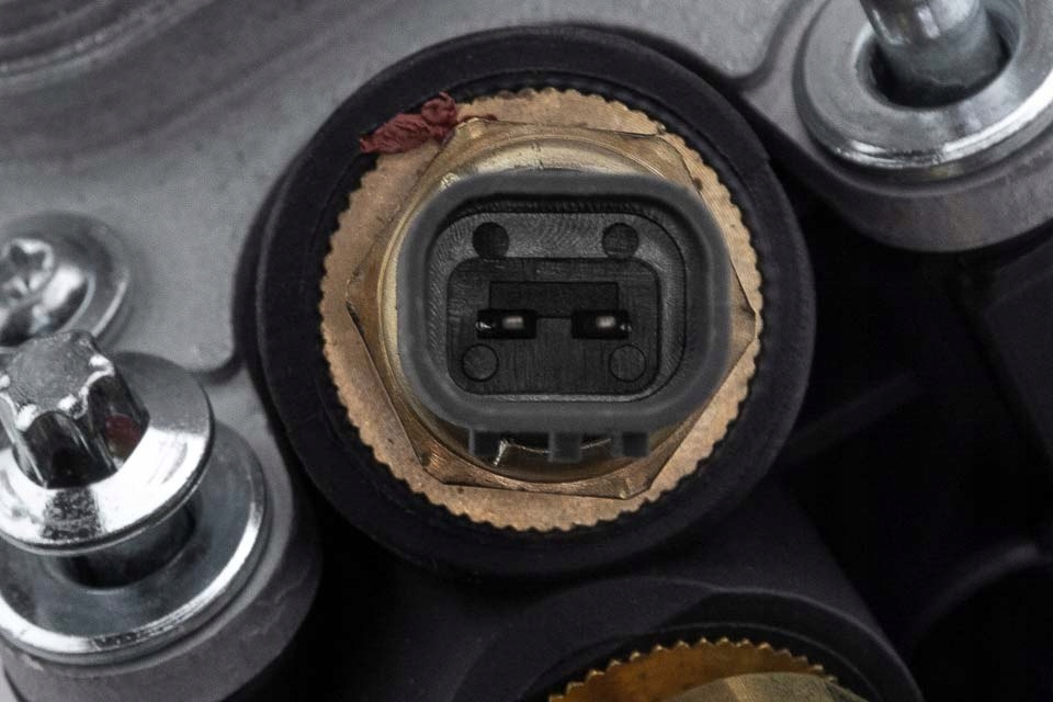 фото №13, Радіатор оливи з фільтром 2 датчики