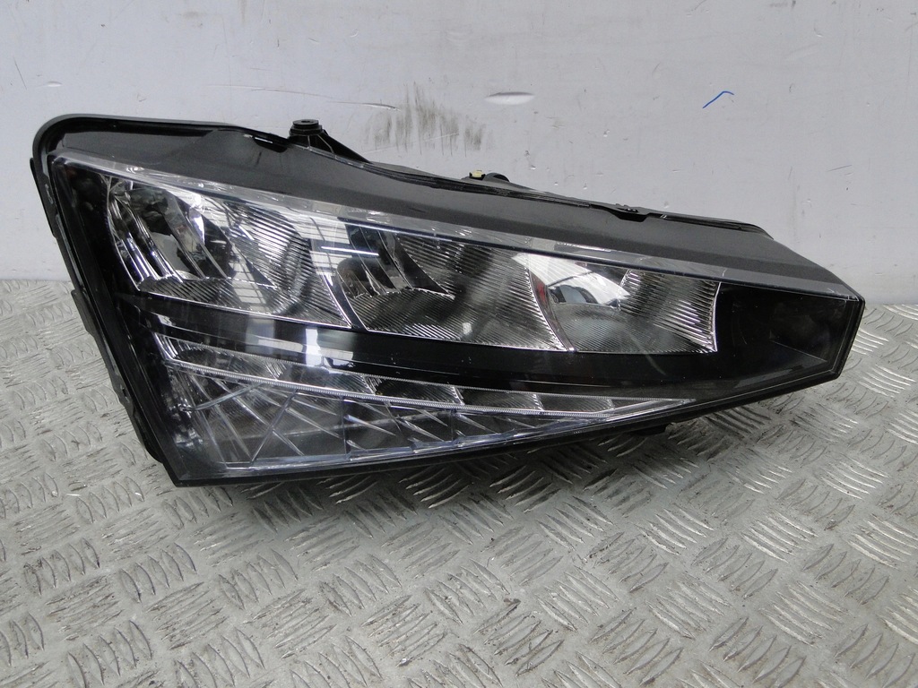 фото №3, Skoda scala 657 лампа перед