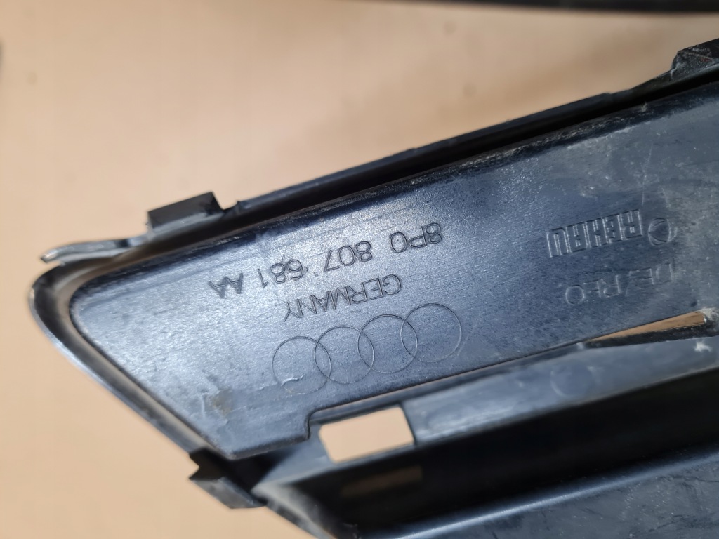 Audi a3 рестайлинг  8p0 решётка левая бампер перед оригинал Цена