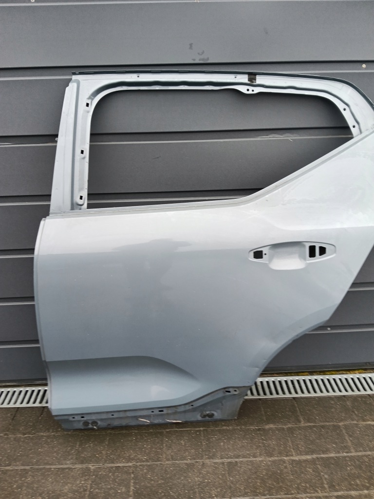 Купить Дверь левая задний volvo xc40 повреждённые 2017-