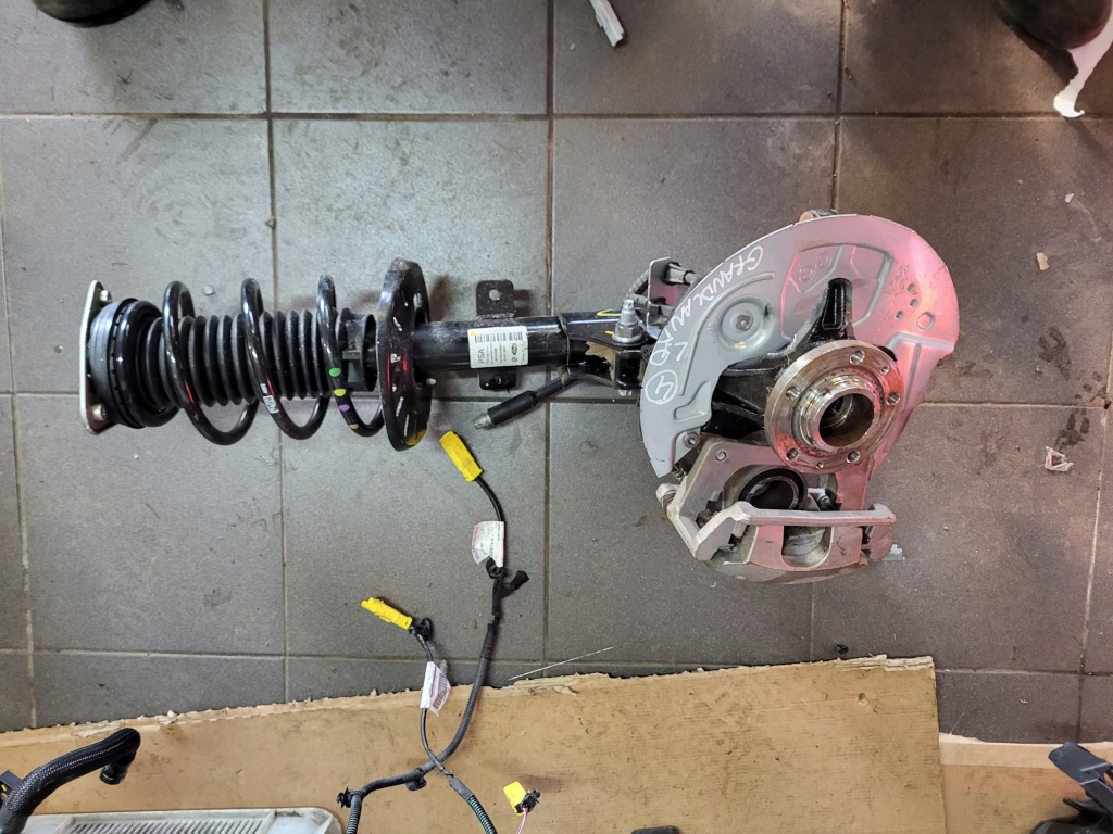 фото №1, Opel grandland 1,6 гибрид поворотный кулак правая перед