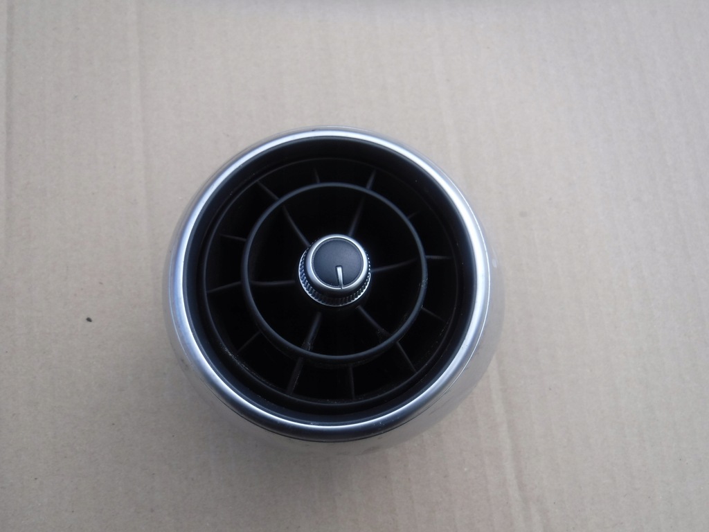 фото №1, Решётка обдув audi a1 8x1820951