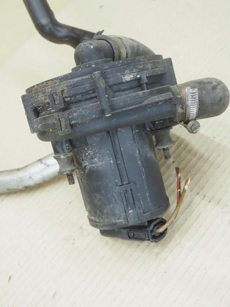 фото №13, Насос воздуха вторичного e38 3.0 1745170