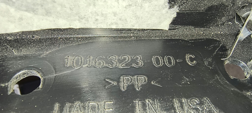 Подкрылок левая задний  tesla model s Доставка