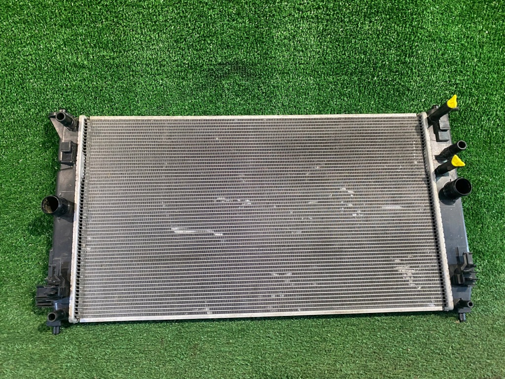 Купити Радіатор води toyota e21