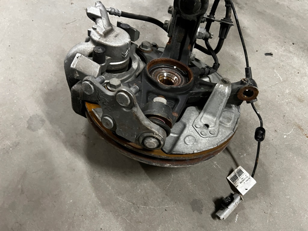 Рычаг поворотный кулак амортизатор перед правый  peugeot 3008 2 5008 2 1.2 thp с Разборки