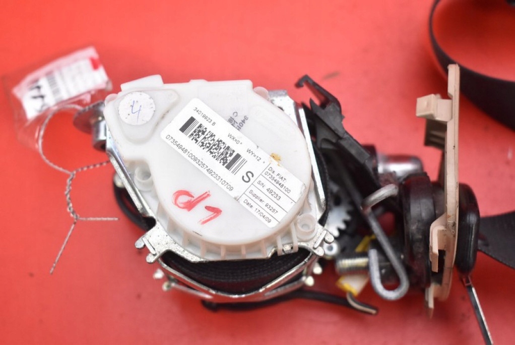 Ремінь безпеки лівий перед європа  33055165b lancia delta 3 3 08-14 в Україні