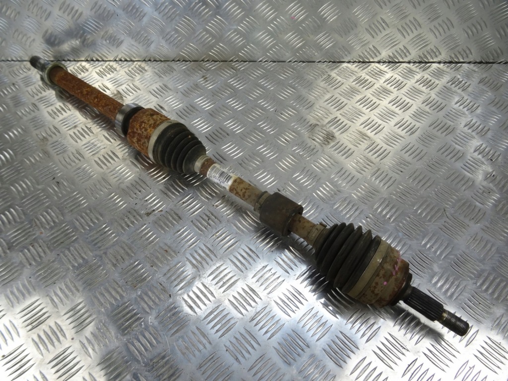 Купити Renault clio 5 привідний вал права 391005742 1.5 dci