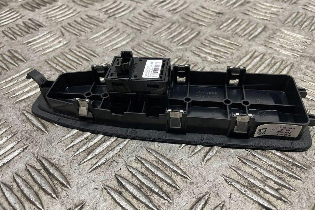 фото №8, Кнопка управление окон задних левых дверь bmw 4 coupe f32, f82