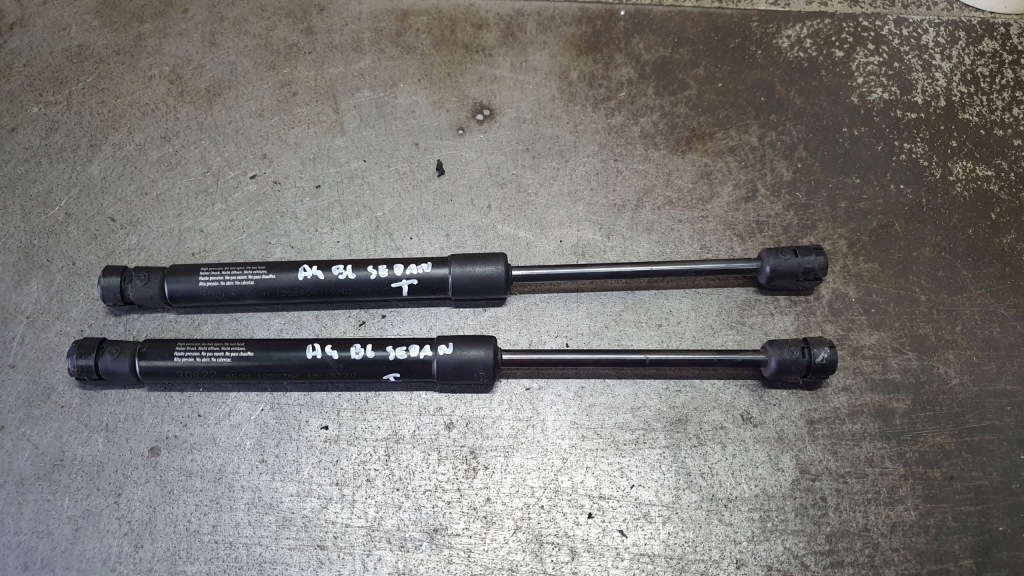 фото №1, Audi a4 b6 sedan - привод амортизатор крышки задняя