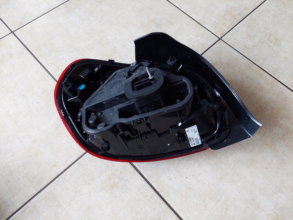 фото №10, Лампа задняя --- citroen c3 iii - 2016