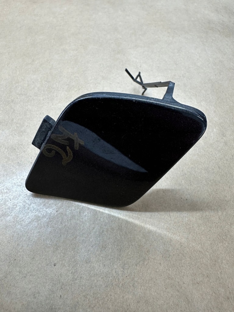 фото №1, Audi b8 s-line заглушка фаркоп бампера перед 8k0807241e