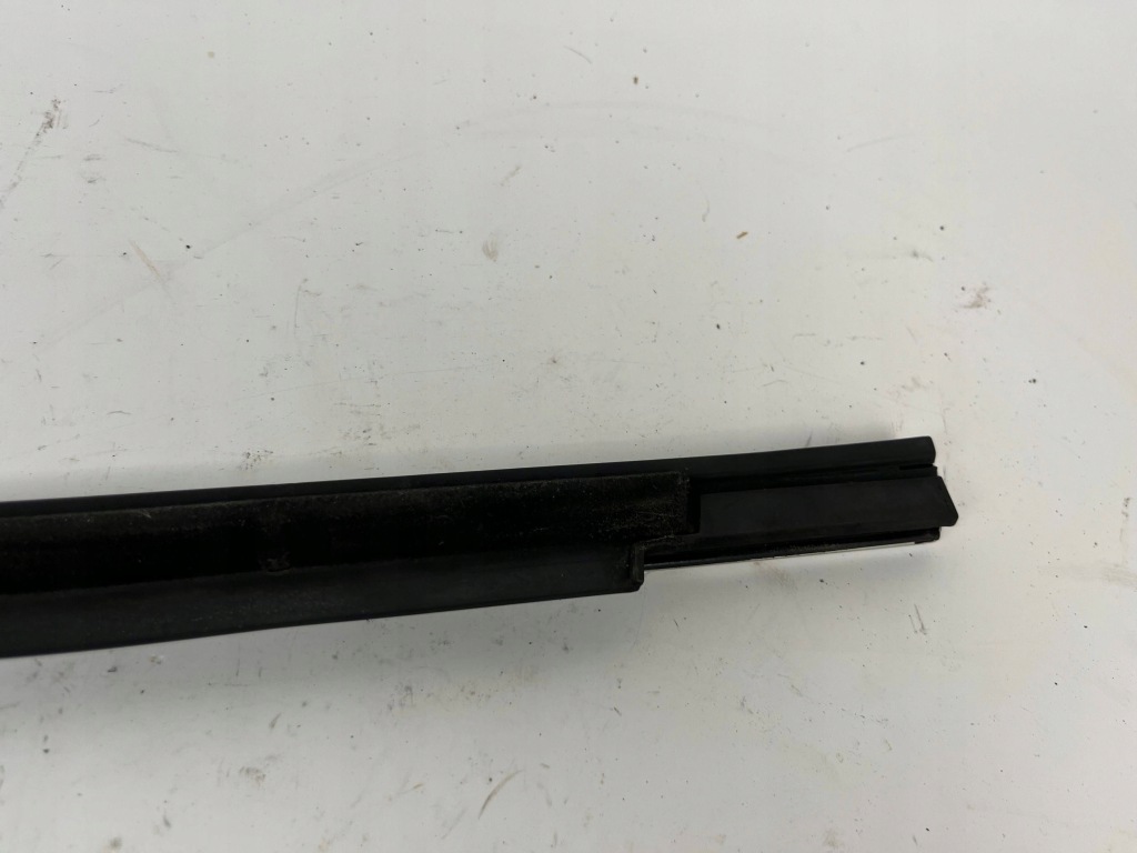 Молдинг стекло дверь передних maserati quattroporte Цена