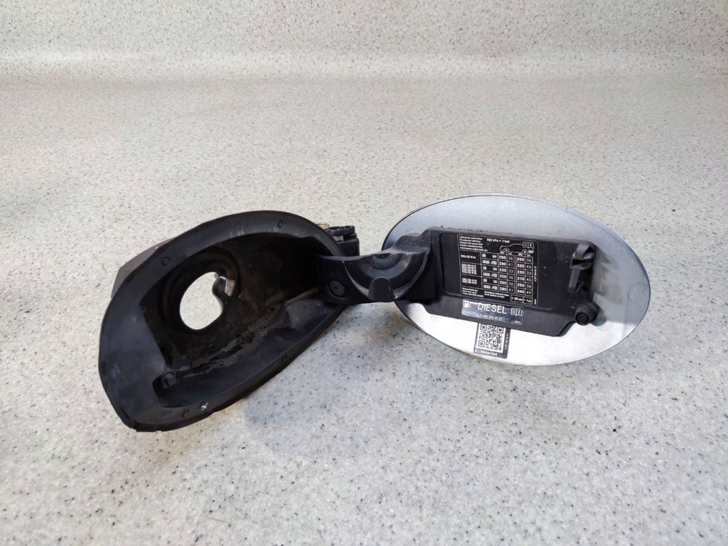 Кришка заливної пального mercedes e купе w207 c207 рестайлінг  c988 в Україні