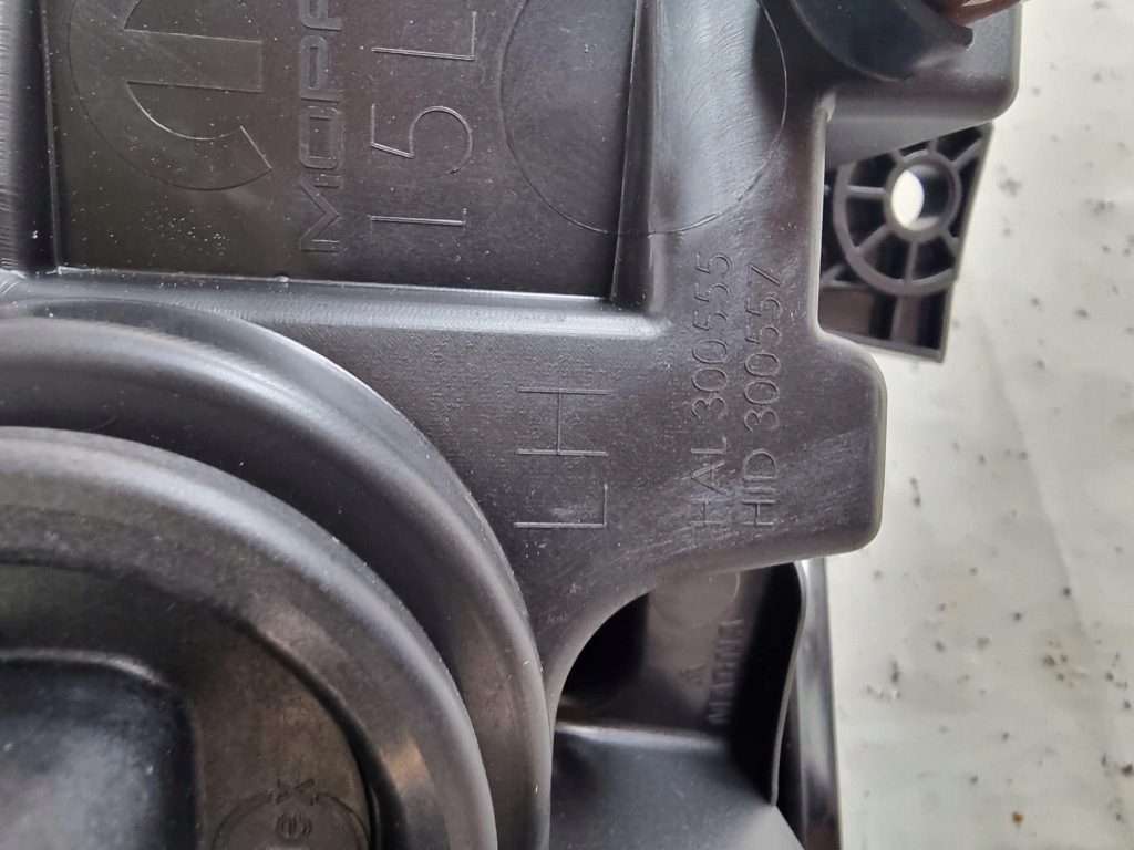 Dodge charger ii рестайлинг  19- лампа левая перед передняя ксенон Цена