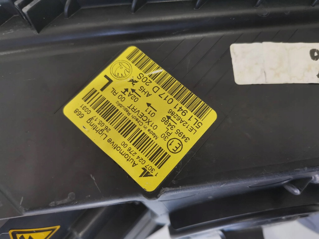 фото №10, Skoda yeti 5l lift лампа правый перед ксенон cała