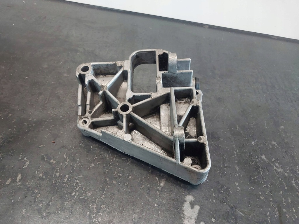 фото №10, Кронштейн / кронштейн компресора кондиціонера bmw 3 e46 320d 136km 2247388