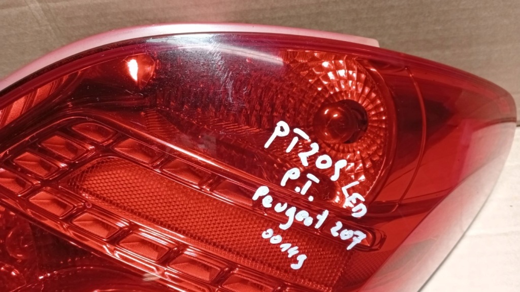Peugeot 207 fl hb фара задний правая  led Оригинал