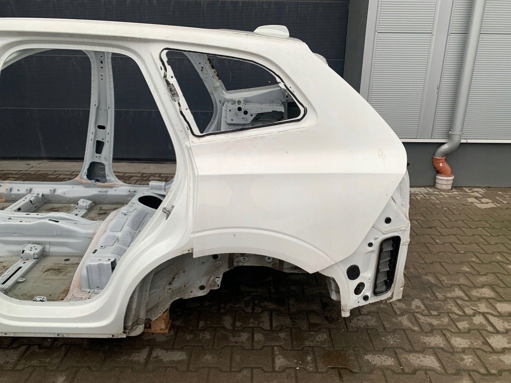 фото №1, Volvo xc60 ii чверть крила лівий задня задній колір 614