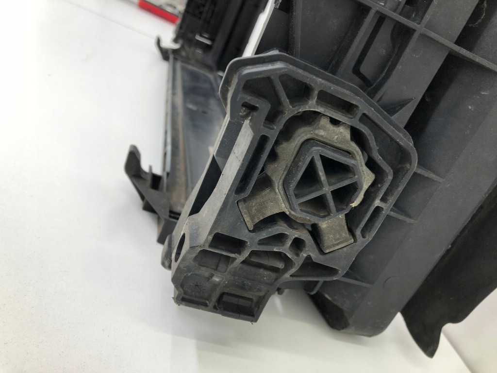 Bmw 5 f10 f11 рамка кронштейн радіатора 7804619 Зі Шроту