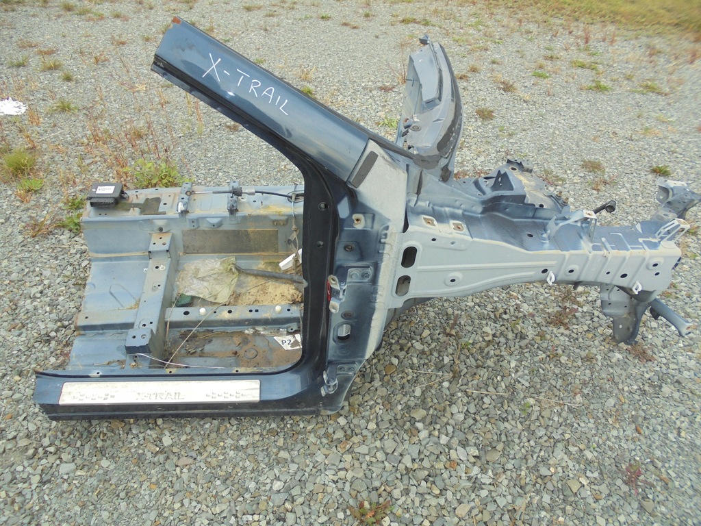 фото №1, Nissan x-trail t32 четверть правый перед 14