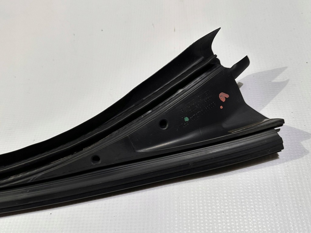 Прокладка верхній скло перед передня права maserati granturismo 2008+ Зі Шроту