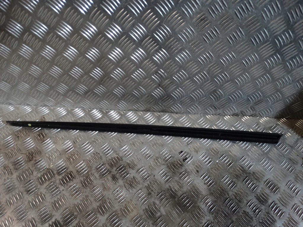 фото №1, Молдинг стекло левая porsche cayenne 9y coupe 1